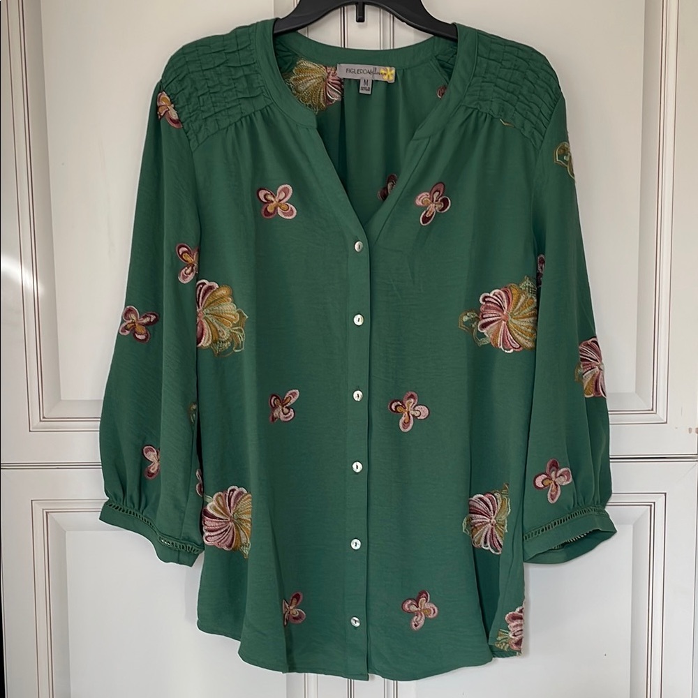 FIGUEROA & FLOWER Green Floral Embroidery Women's Top Size M